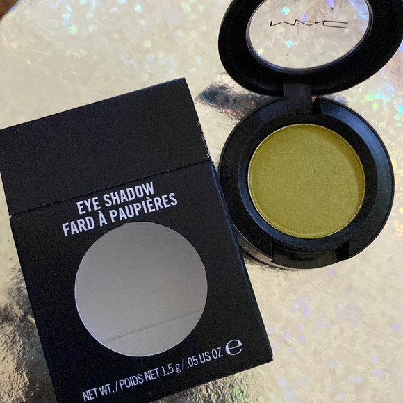 Brand new MAC Overgrown Shadow- limited! - Picture 1 of 5